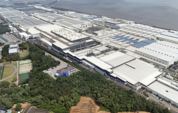 기아 화성공장서 주행 차량 충돌…작업자 사망, 긴급 안전점검 착수