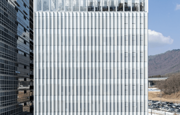 교촌, 영업익 3배 급증했지만 ‘소비자 기만’ 역풍…불매 여파 확산