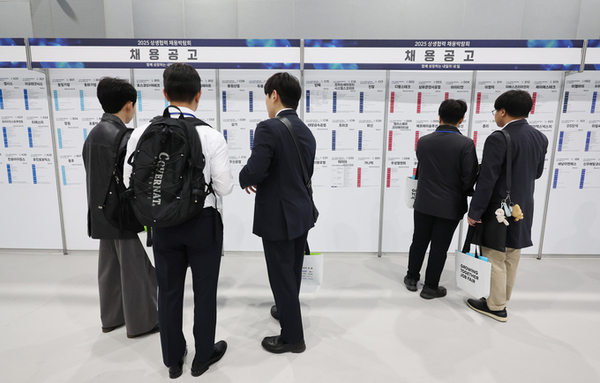 청년층(15~19세) 취업자 1년 전보다 17만7,000명 줄었다...청년 고용률 19개월 연속 하락