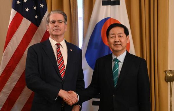 미 재무장관 “원화 약세, 한국 경제 체력과 괴리”