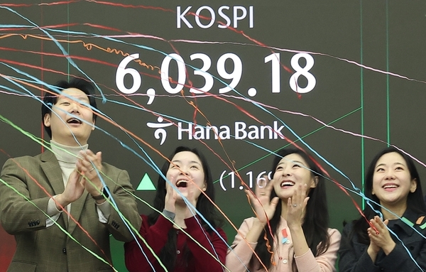[속보] 코스피, '6,000피 시대' 개막…장중 5,000 돌파 한달만
