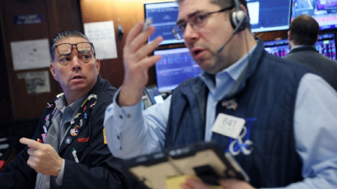 유가 100달러에도 버틴 뉴욕증시…“불안 속 제한적 반등”