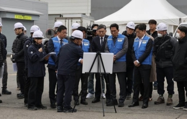 與 산재예방TF, 대전 공장 화재 현장 점검…“반복 사망 사업장 제재 강화 검토”