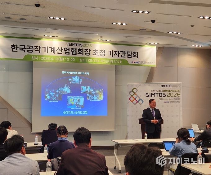 AI로 무장한 기계, ‘사람’으로 숨 쉬는 제조 현장을 꿈꾸다