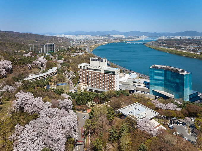 워커힐, ‘AI·스포츠’ 입고 턴어라운드 성공… SK네트웍스 효자 사업 부상