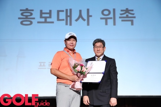 주흥철과 심성보 대한흉부심장혈관외과학회 이사장(맨 오른쪽)