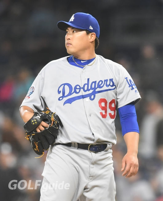 17일(한국시간) 미국 캘리포니아주 샌디에이고 펫코파크에서 벌어진 ‘2018시즌 메이저리그’ 샌디에이고 파드레스전에서 6이닝동안 93개의 공을 던지며, 탈삼진 9개, 피안타 3개(1피홈런)로 시즌 2승에 성공한 류현진(LA다저스)