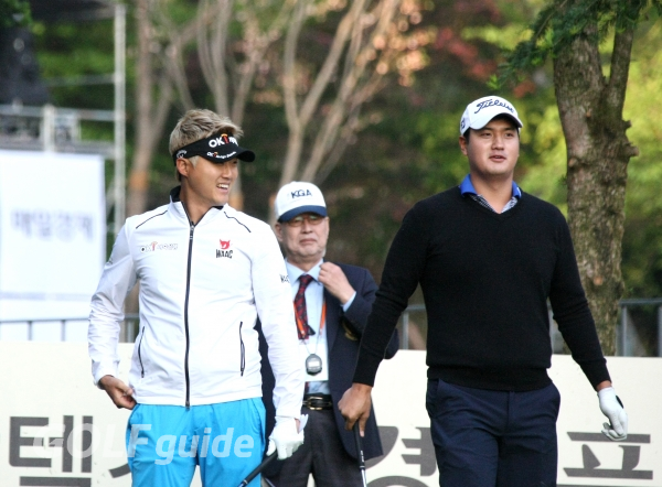 제37회 GS칼텍스 매경오픈 1R 이태희 티샷전 환하게 웃으며...