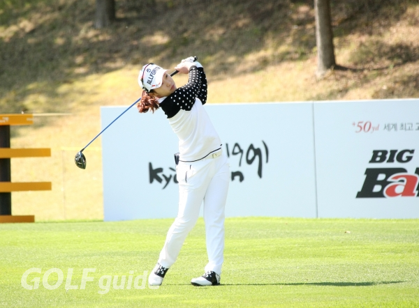 제5회 교촌 허니 레이디스 오픈 1R 14번홀 김수지 티 샷