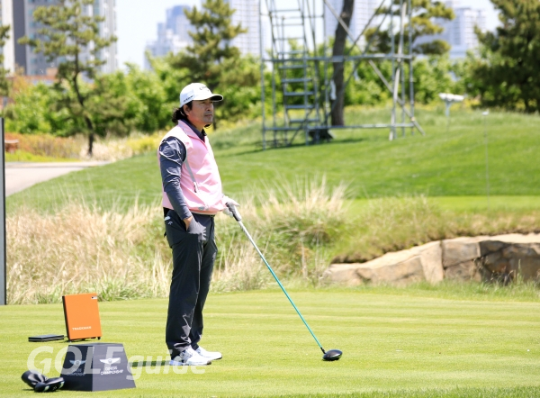 제네시스 챔피언십 연습라운드 1번홀 티 샷 준비중인 석종율 프로