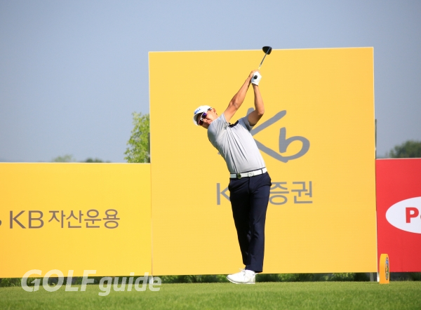 KB금융 리브챔피언십 2R 권성열 티 샷