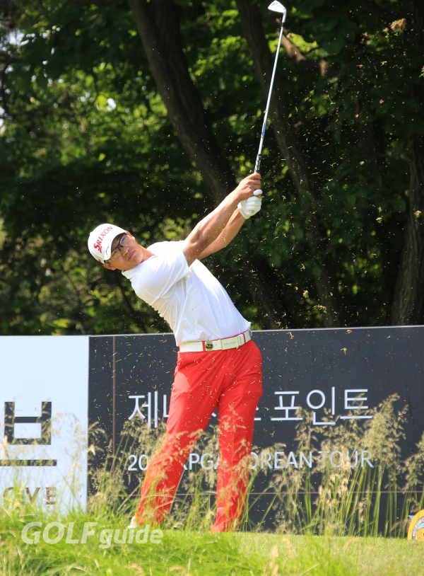 KB금융 리브챔피언십 2R 김지우 티 샷