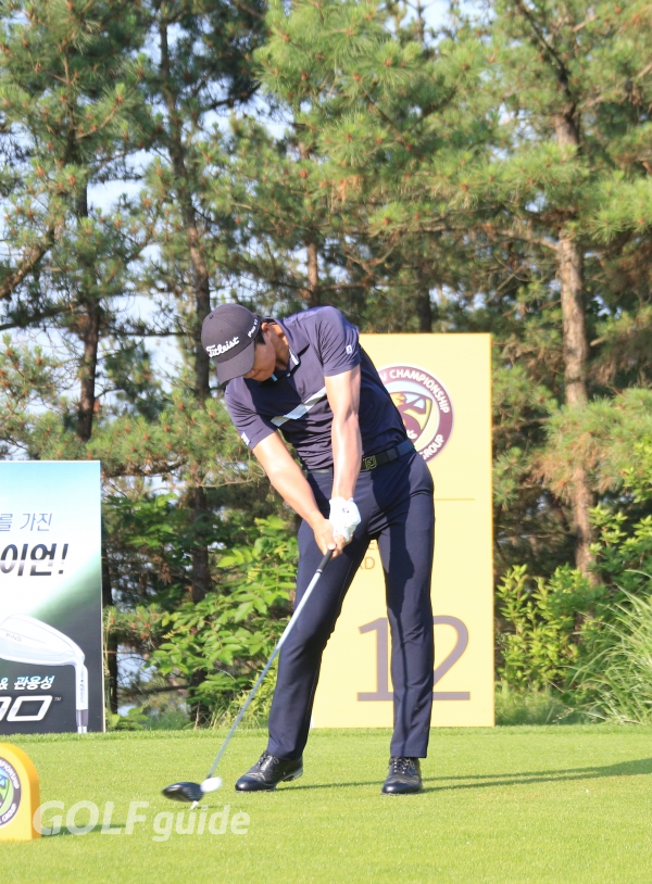 KB금융 리브챔피언십 2R 전성현 12번홀 티 샷