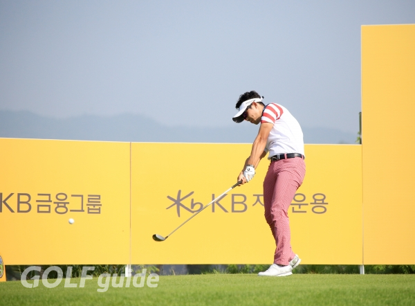 KB금융 리브챔피언십 2R 조성윤 티 샷