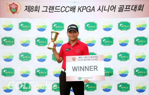 '제8회 그랜드CC배 KPGA 시니어 골프대회 우승자 신용진