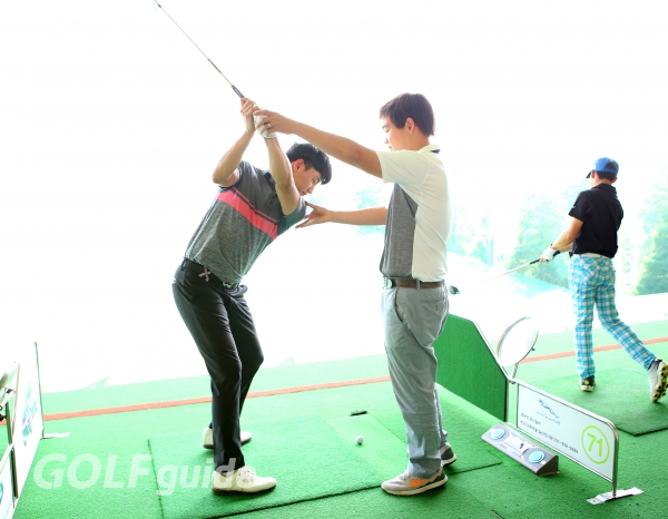 직접 레슨 중인 김조셉 원장