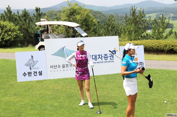 서산수 골프앤리조트 9번홀 티 샷 준비중인 박결,김아림