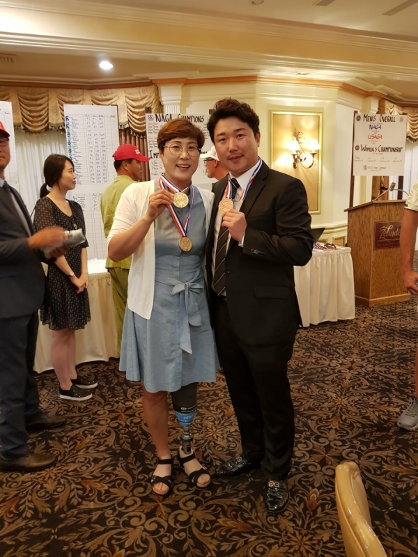 (사진 좌) 한정원 사무국장, 이정표 단원 (사)한국아마추어골프협회 제공