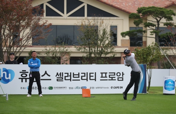 KPGA 코리안투어와 일본 JGTO 투어에서 장타왕을 차지한 적 있는 허인회