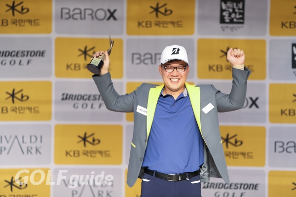 골프존이 9월 30일 개최한 ‘2018 KB국민카드 GATOUR with 브리지스톤골프 7차 대회’에서 정문오가 남자부 우승을 차지했다.