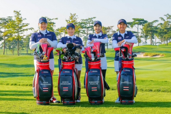 UL 인터내셔날 크라운 공식포토콜에 임하는 태국팀선수들 ( 왼쪽부터 Ariya Jutanugarn. Moriya Jutanugarn. Pornanong Phatlum. Sherman Santiwiwatthanaphong )