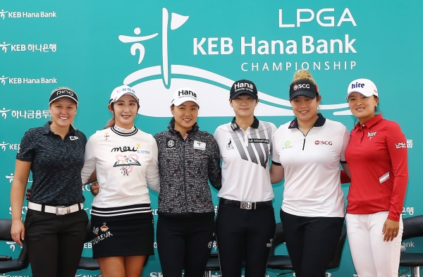 공식인터뷰 단체사진(왼쪽부터 브룩 핸더슨,배선우,이민지,박성현,아리야 주타누간,고진영)