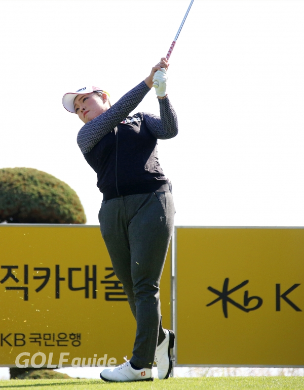 KB금융 스타챔피언십 1R 장하나 아이언 티 샷