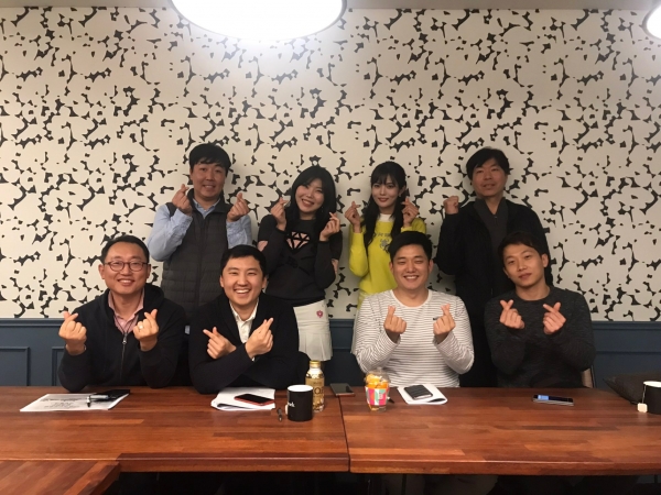 18일 강의 후 찍은 기념 단체 사진(뒤쪽 두 번째가 전수빈, 세 번째가 고경민 프로)