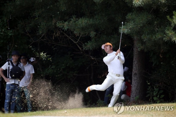 2018년 6월 충남 천안 우정힐스CC에서 열렸던 '제61회 코오롱 한국오픈골프선수권대회'에서 선보이며 선풍적 인기를 몰고 온 최호성의 낚시 스윙 장면