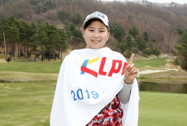 우승 확정하며 기뻐하는 첸유주