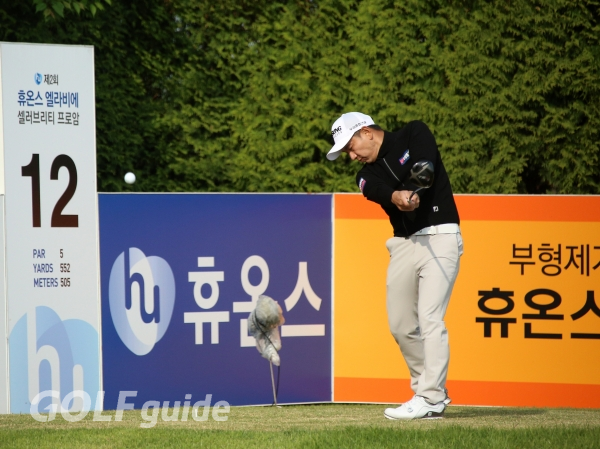 제2회 휴온스 엘라비에 셀러브리티 프로암 1R 12번홀 최성호 티 샷