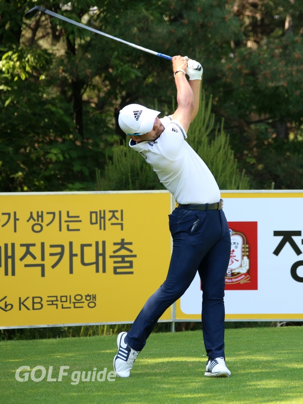 KB금융 리브챔피언십 1R Junseok LEE 티 샷