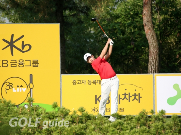 KB금융 리브챔피언십 1R 11번홀 조대권 티 샷