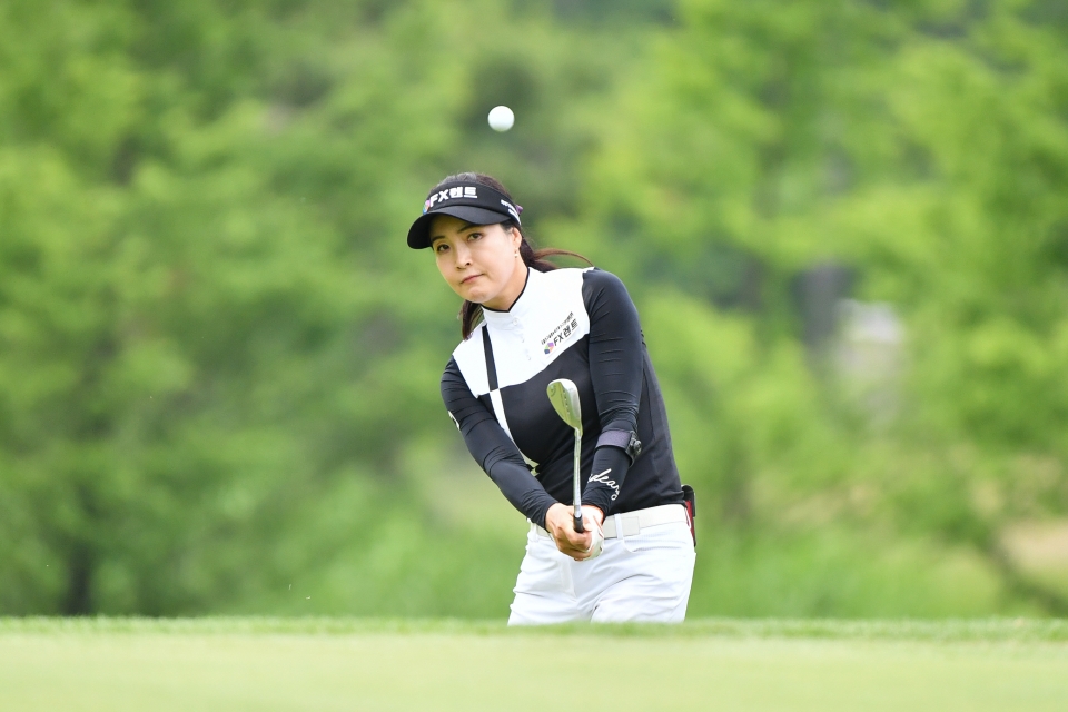 박소현4가 어프로치 샷을 하고 있다.(사진 제공:넥스트 스포츠)