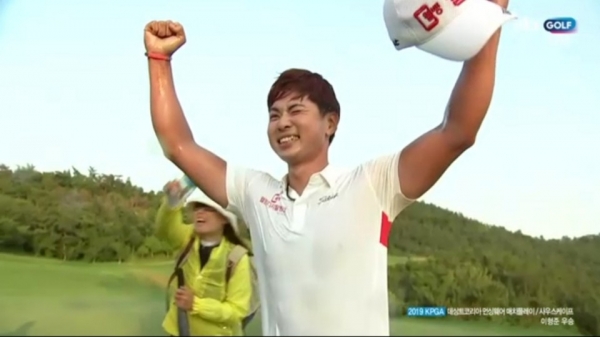 우승을 확정짓고 기뻐하는 이형준 선수 (사진 = JTBC golf화면 캡쳐)