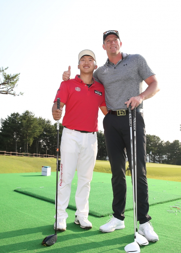 김홍택과 팀 버크
