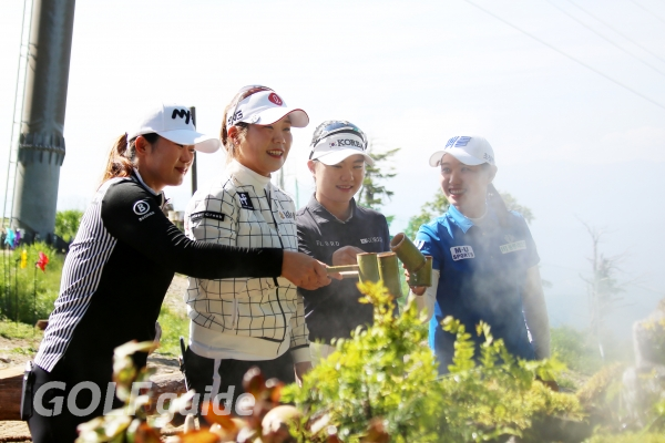 발왕산 정상에서...맥콜 · 용평리조트 오픈 with SBS Golf 포토콜