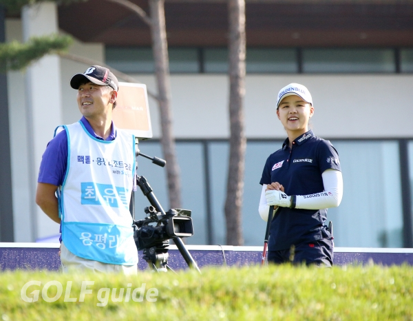 맥콜 · 용평리조트 오픈 with SBS Golf 1R 최유림과 캐디