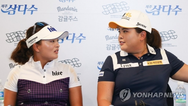 2018년 제주 삼다수 마스터스에 출전한 고진영(왼쪽)과 박인비.