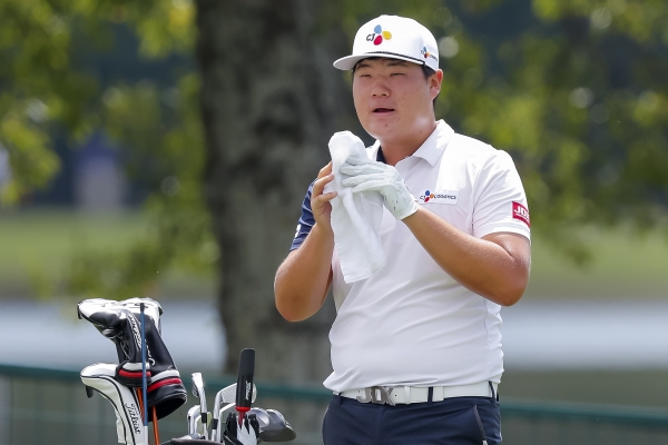 PGA 투어챔피언십 연습라운드 참가한 임성재가 20일(현지시간) 미국 조지아주 애틀랜타의 이스트 레이크 골프클럽에서 열린 미프로골프(PGA) 투어 2018-2019시즌 최종전인 투어 챔피언십 연습 라운드에 참가하고 있다. (애틀랜타 EPA=연합뉴스)
