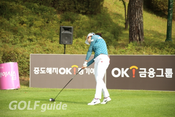 OK저축은행 박세리 INVITATIONAL 1R 1번홀 김우정 티 샷