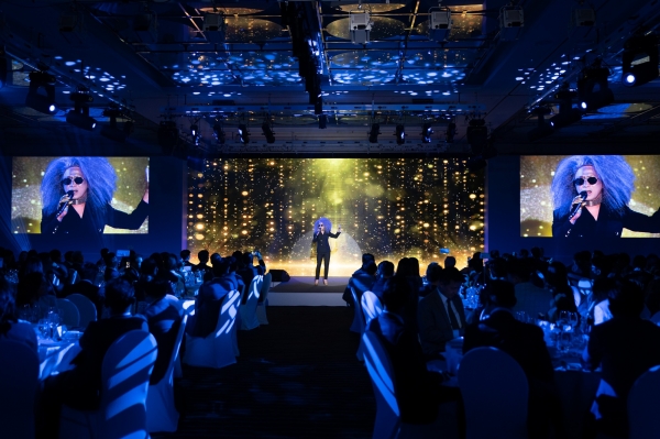 22일 저녁 부산 파라다이스 호텔에서 개최된 BMW 레이디스 챔피언십 2019 갈라디너에서 소리꾼 이희문과 놈놈 축하 공연이 펼쳐지고 있다