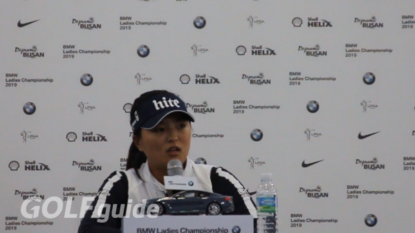 고진영이 BMW 레이디스 챔피언십 최종일에 LPGA 올해의 선수상을 확정지으며 인터뷰를 하고 있다.