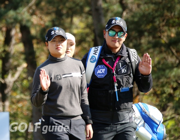 ADT캡스 챔피언십 2019 1R 박교린과 캐디