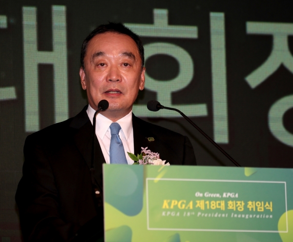 취임사를 하고 있는 구자철 회장