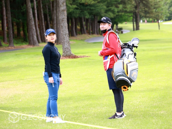 제42회 KLPGA 챔피언십 1R 강예린과 캐디