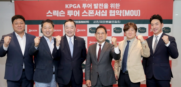 지난달 협약식에서 기념 촬영에 임하고 있는 KPGA 이우진 국장, 한종윤 부회장, 구자철 회장과 던롭스포츠코리아(주) 홍순성 대표이사, 이준 상무, KPGA 코리안투어 선수회 홍순상 대표(좌로부터)