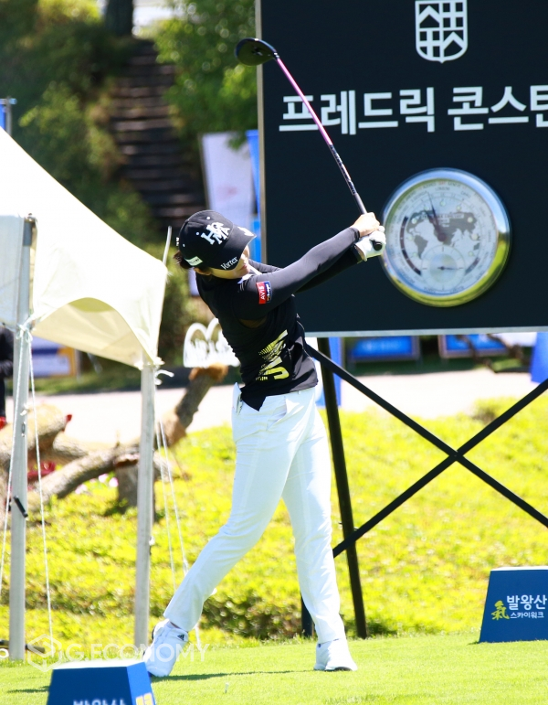 이보미 10번홀 티 샷...맥콜·용평리조트 오픈 with SBS Golf 공식연습 스케치