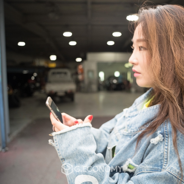 작사에 참여한 유명예능작가인 고보견 작가는 각박한 사회속에서 서로가 '토닥토닥 쓰담쓰담' 해주며 서로 위로와 격려, 그리고 희망을 잃지말자는 메세지를 가사에 담았다.