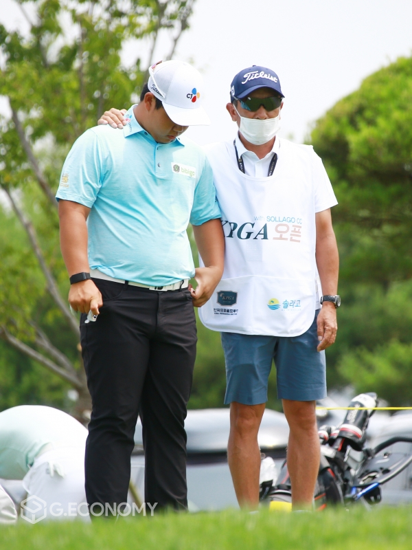라운드 전 기도하는...KPGA 오픈 with 솔라고CC 김주형